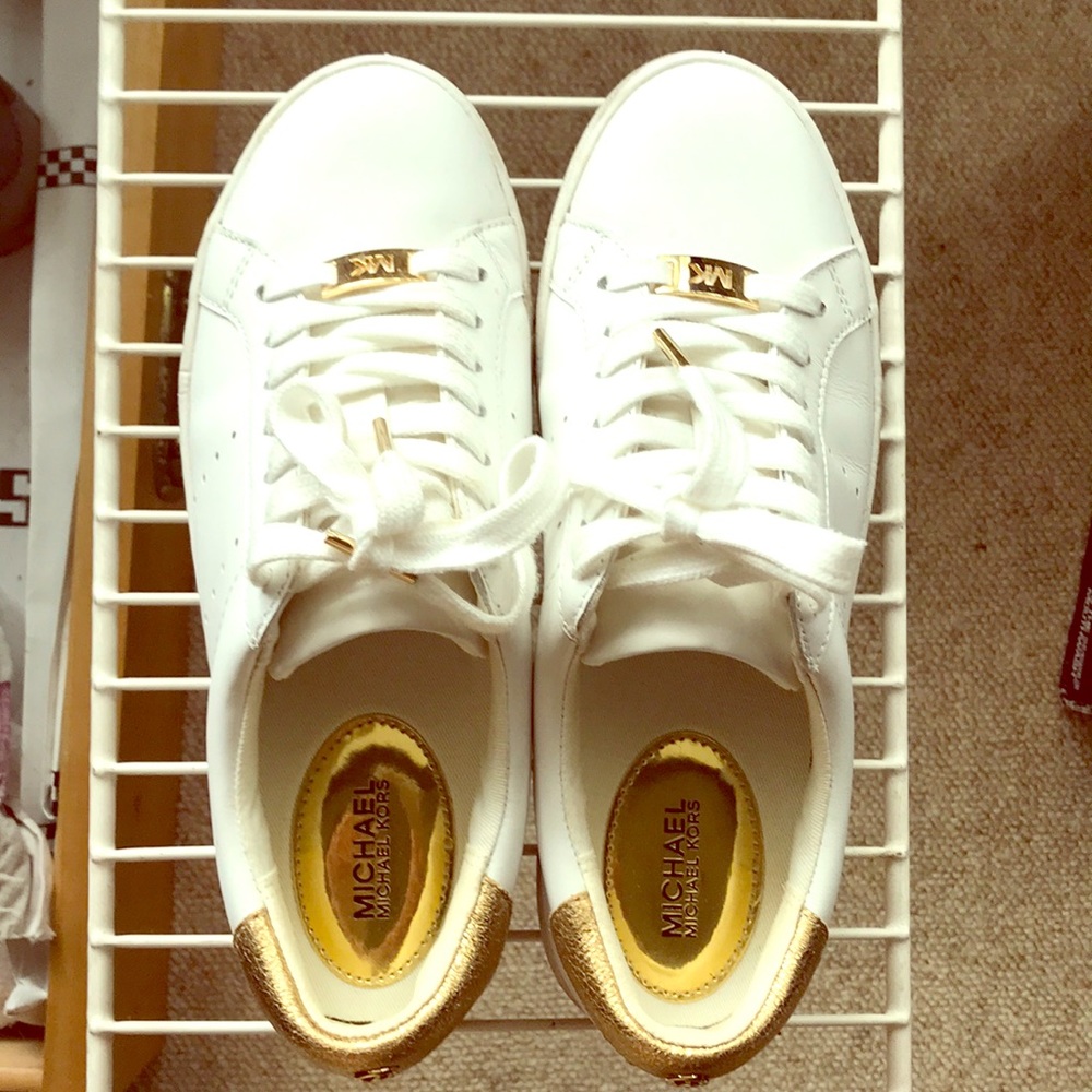 Like New Michael Kors Sneakers！